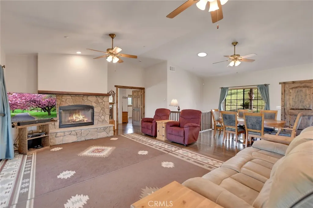 https://cdn.realtyfeed.com/cdn/127/306672805/9fecc57ccf237d4d90ef67f9d5728f1e.webp