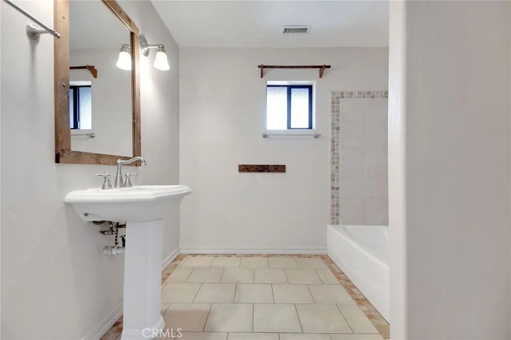 https://cdn.realtyfeed.com/cdn/127/306672805/b1c7a15518026002730e719c5d6ed20a.webp