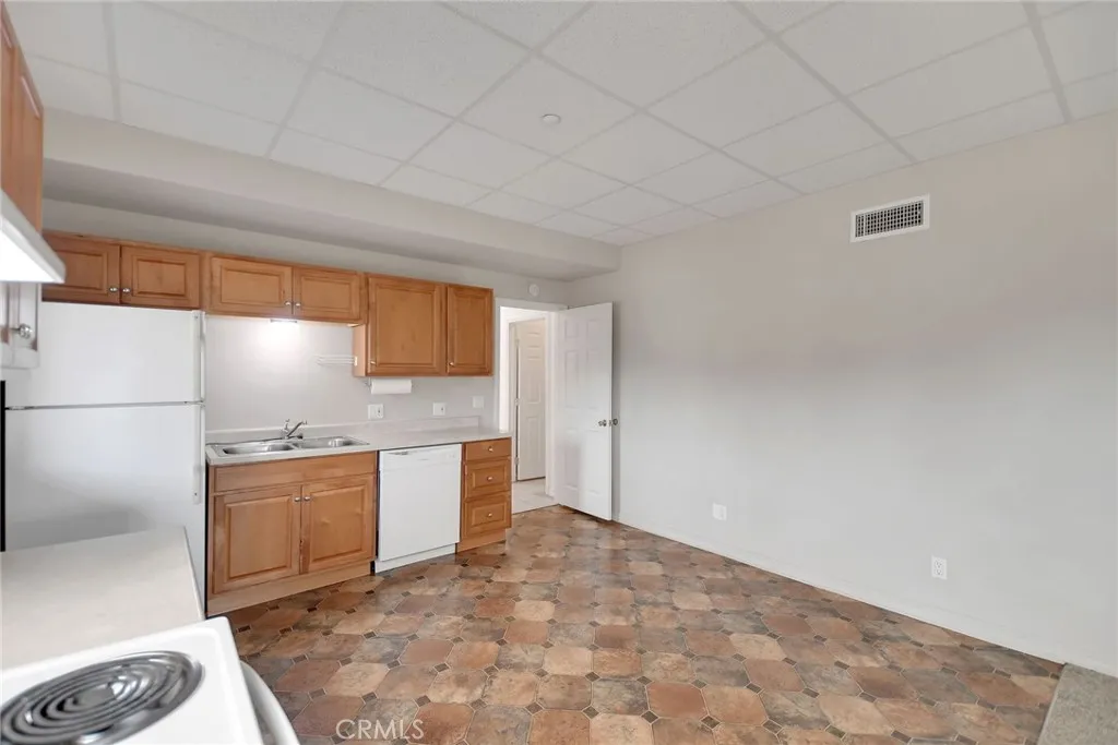 https://cdn.realtyfeed.com/cdn/127/306672805/b31f053476fa94b1f6c7080adab59c10.webp