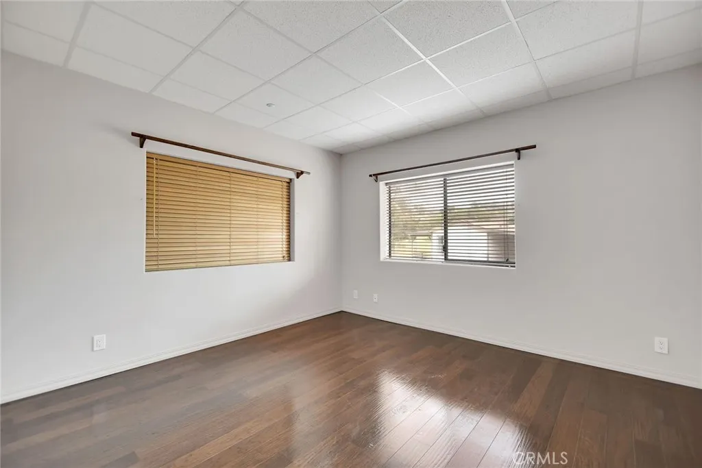 https://cdn.realtyfeed.com/cdn/127/306672805/e1d80da61f6e7d38236242e825fde78e.webp