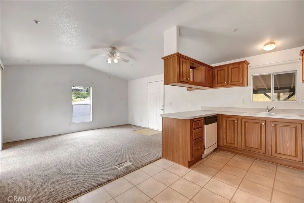 https://cdn.realtyfeed.com/cdn/127/306672805/e4698bd784925dd4cb912ec73017a7ef.webp