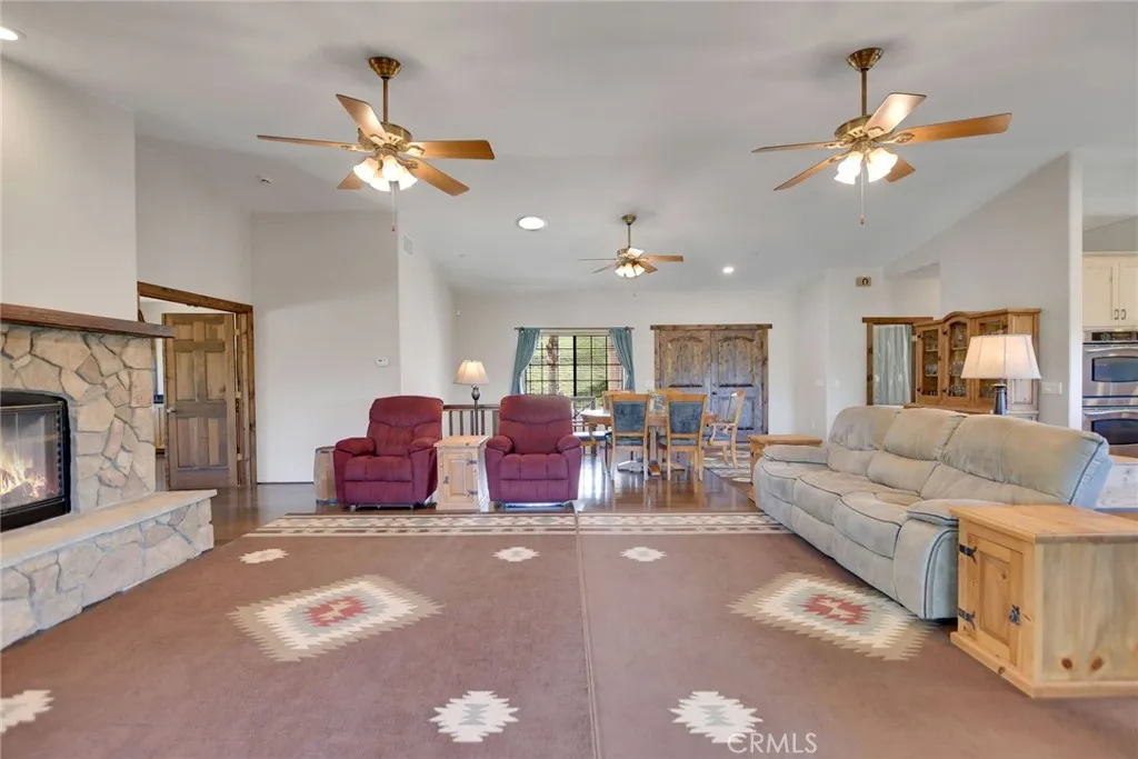 https://cdn.realtyfeed.com/cdn/127/306672805/ee67745a4d69826dc3220ba6143ffddf.webp
