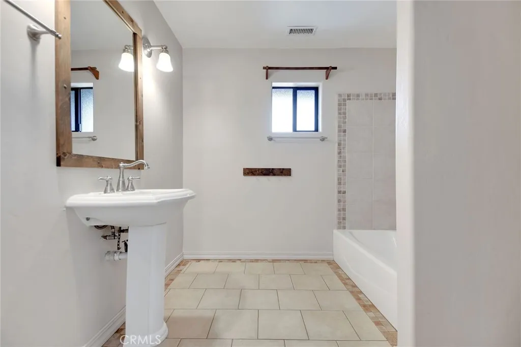 https://cdn.realtyfeed.com/cdn/127/306672805/f19cf666be723cc09db26c3d808ae90a.webp