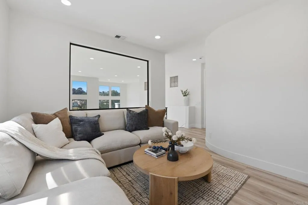 https://cdn.realtyfeed.com/cdn/127/306672822/116137ede0bb4c5696c998f4ba1330ae.webp