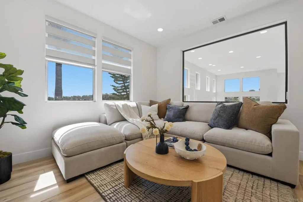 https://cdn.realtyfeed.com/cdn/127/306672822/53368484397f44cef04a5d6597bad888.webp