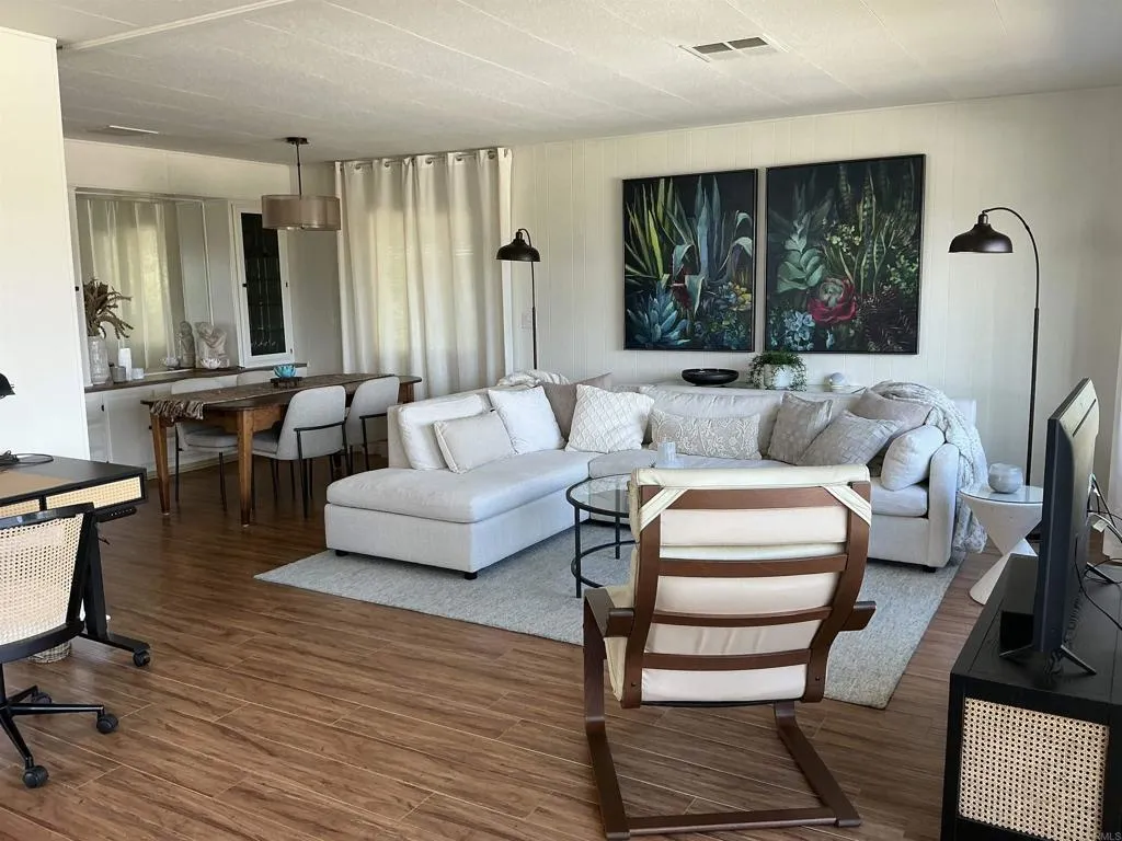 https://cdn.realtyfeed.com/cdn/127/306672887/064b0a00ebb99e7d1c107a967cb7d351.webp