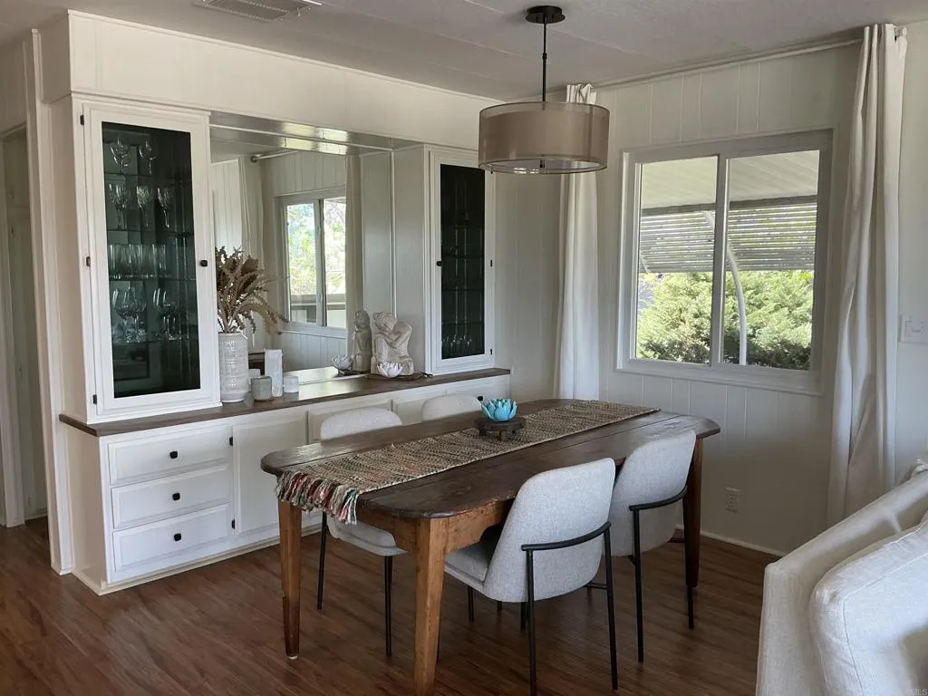https://cdn.realtyfeed.com/cdn/127/306672887/1bb9fe43eca693ec4e95a02c07770f7d.webp