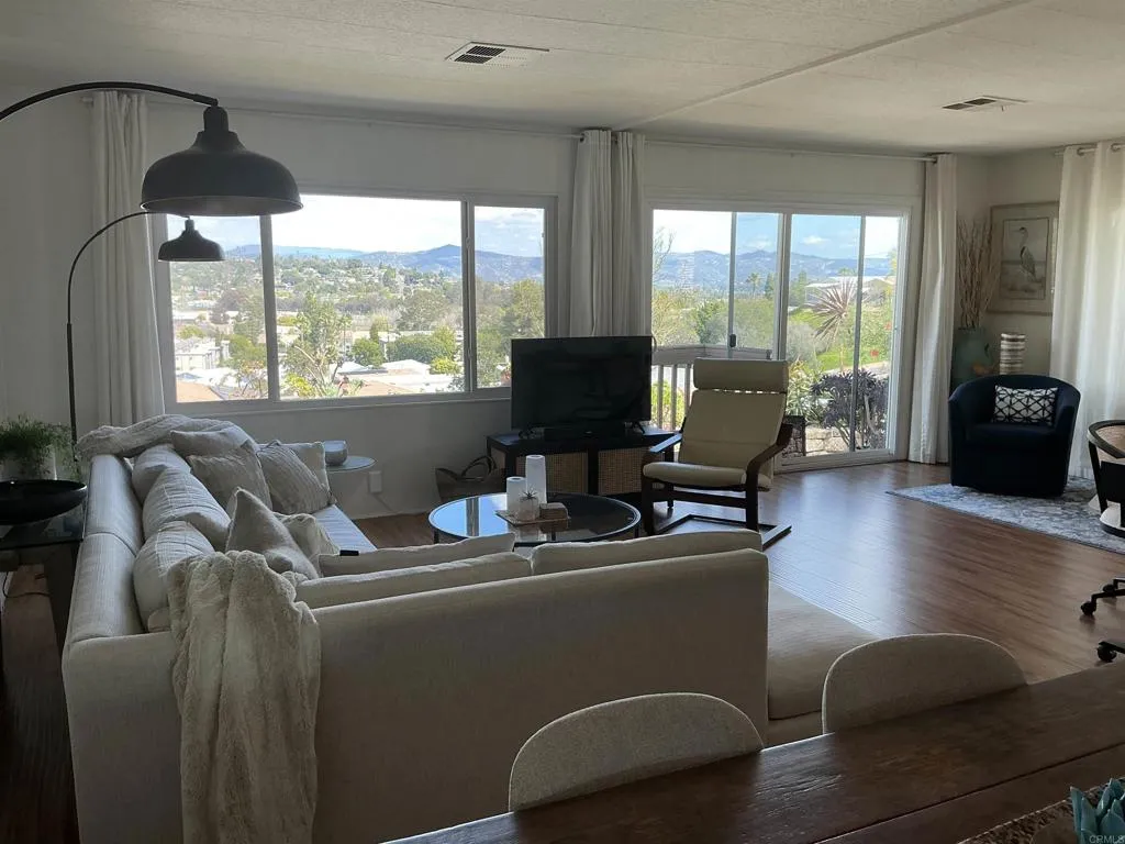 https://cdn.realtyfeed.com/cdn/127/306672887/6b4eaf0e07e62dff133da66446d55f7c.webp