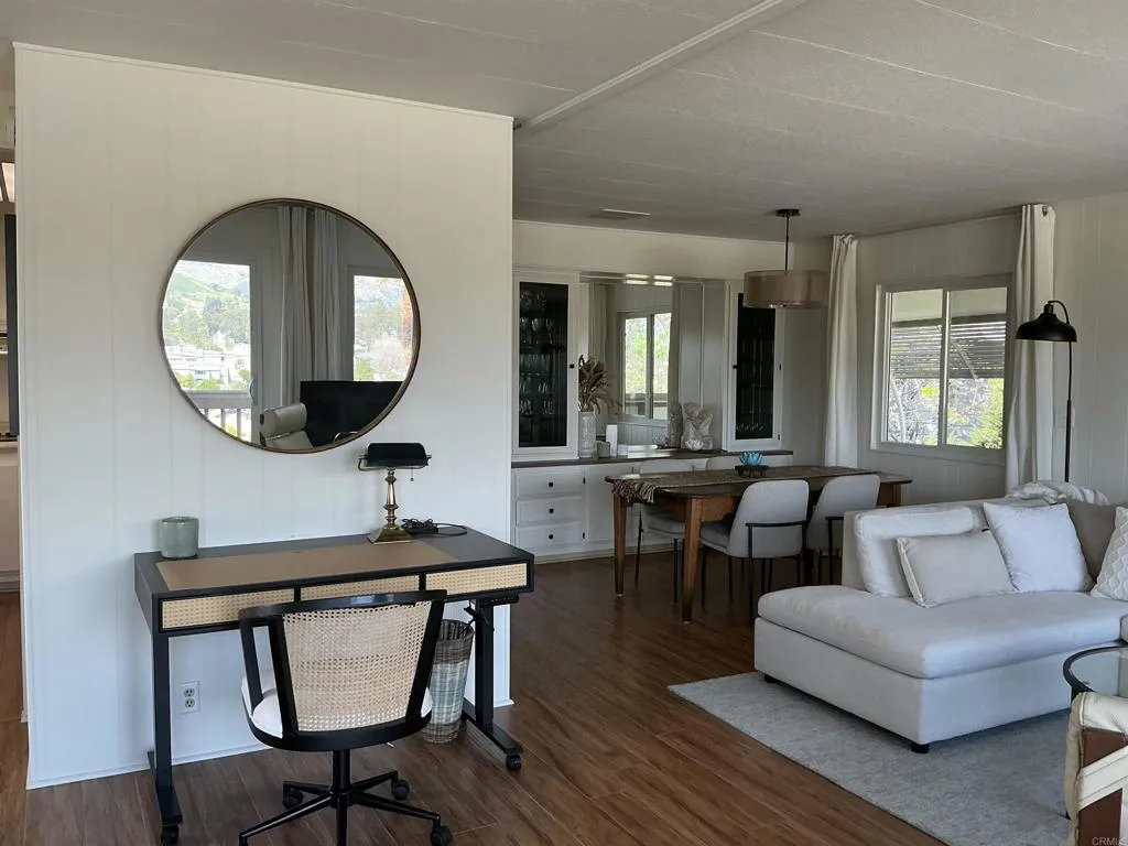 https://cdn.realtyfeed.com/cdn/127/306672887/8e88dfd3eef99326197f4d61ab84c39a.webp