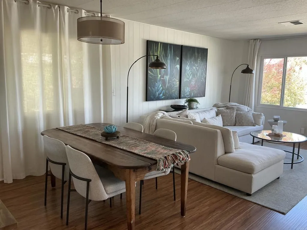 https://cdn.realtyfeed.com/cdn/127/306672887/9aba1f24ae7d3020e22c8821a392c336.webp