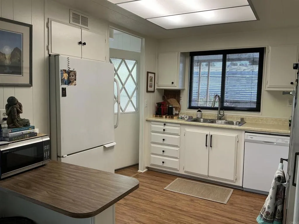 https://cdn.realtyfeed.com/cdn/127/306672887/a8c4811687a514847ffdaefe5266f77a.webp