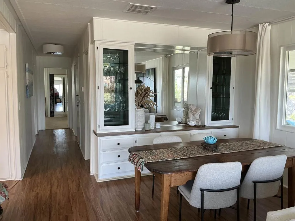 https://cdn.realtyfeed.com/cdn/127/306672887/b3404f74a31adc16891e8ecd1d41a833.webp