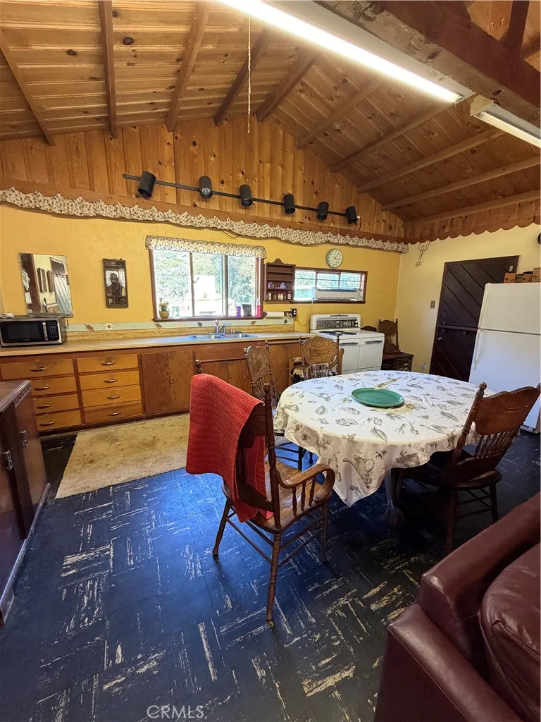 https://cdn.realtyfeed.com/cdn/127/306672968/a06c110617f42fd4cefc12219fb57bda.webp