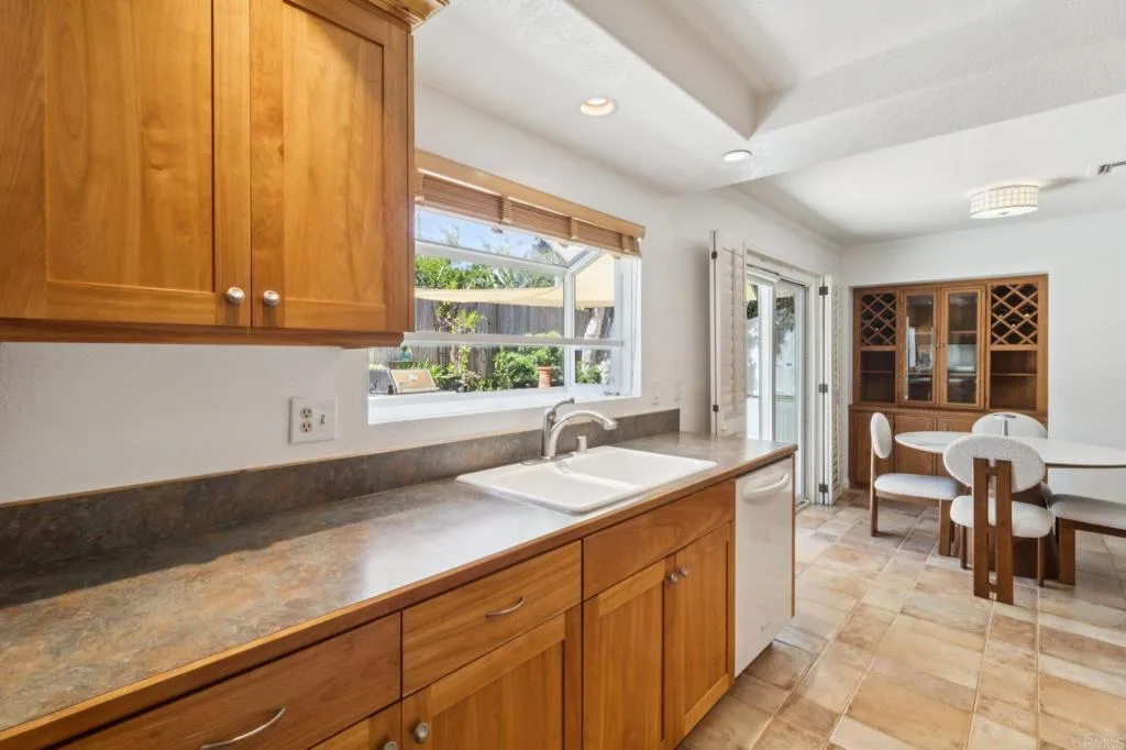 https://cdn.realtyfeed.com/cdn/127/306672982/4d700ad0d4d1f72e8da7342754a15ed6.webp