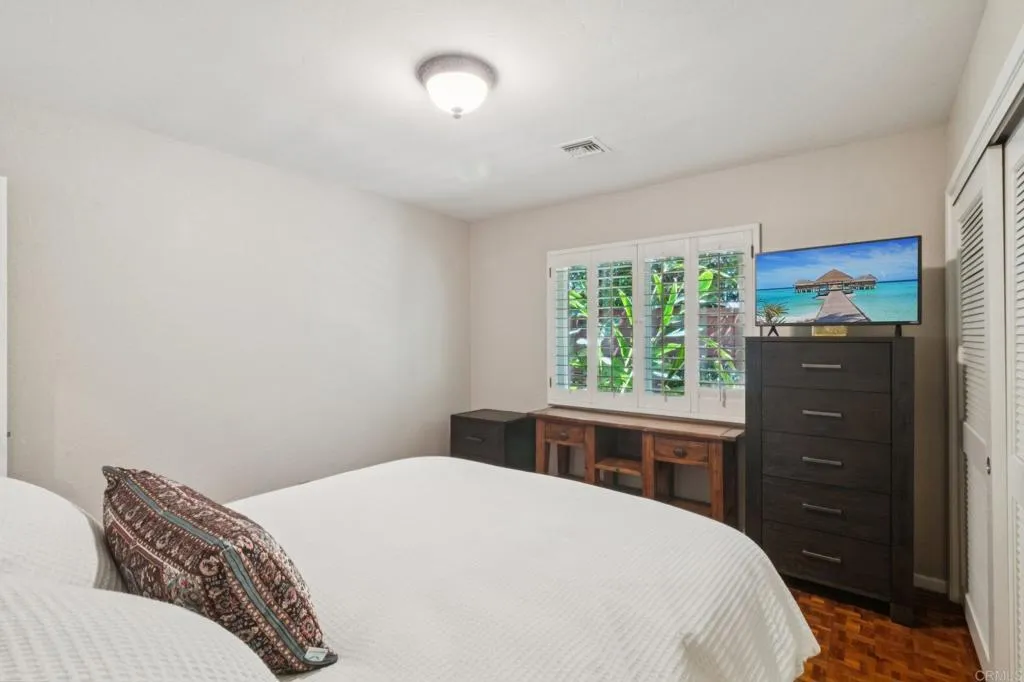 https://cdn.realtyfeed.com/cdn/127/306672982/5c05411d96e47e1601107218a1ba12ce.webp