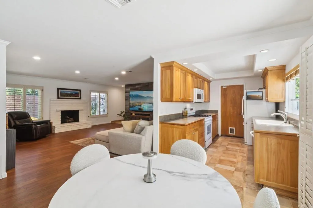 https://cdn.realtyfeed.com/cdn/127/306672982/74bf930934e51206b7ab488944a72d9f.webp