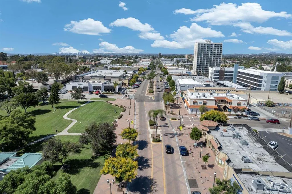 https://cdn.realtyfeed.com/cdn/127/306672990/3ac35d0a2e4eff44f523577352648d93.webp