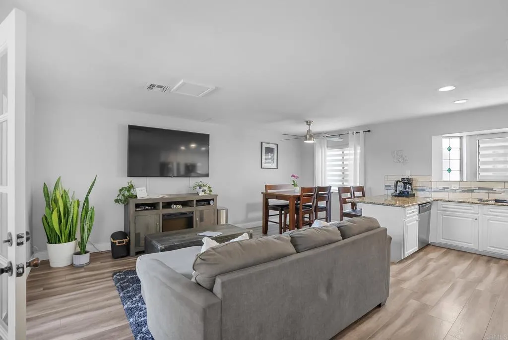 https://cdn.realtyfeed.com/cdn/127/306672990/3df10050381ad595022f876f22b04c68.webp