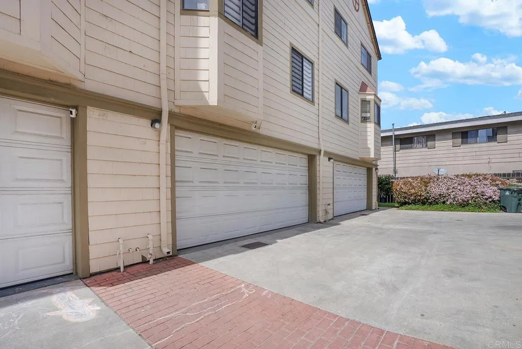 https://cdn.realtyfeed.com/cdn/127/306672990/75abc566f604a5f643022a19b4545a96.webp