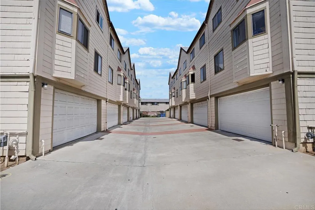 https://cdn.realtyfeed.com/cdn/127/306672990/b27eaa087886884775adb8ec0e1f4b03.webp