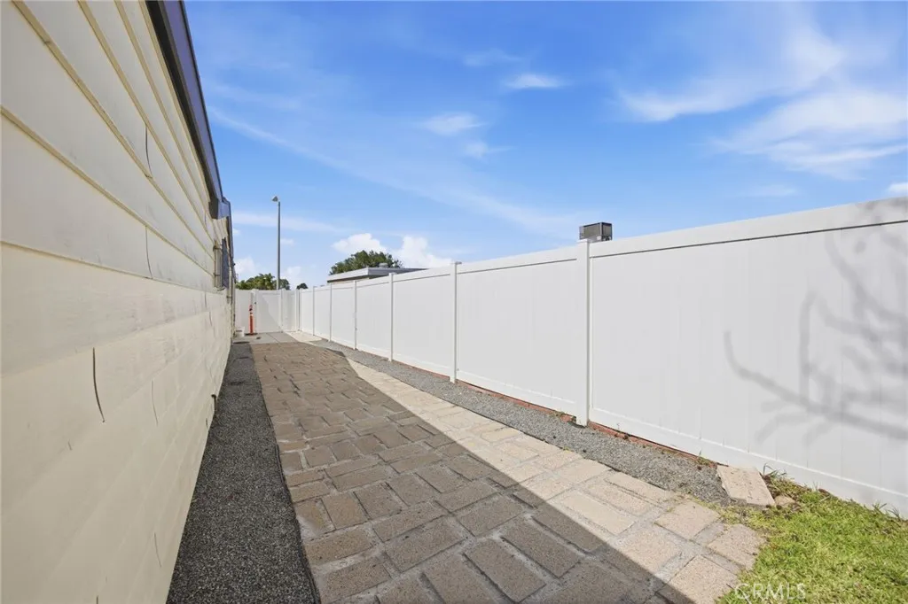 https://cdn.realtyfeed.com/cdn/127/306673010/71c3c6f5f3ac5486a5b5d57f9902d9c6.webp