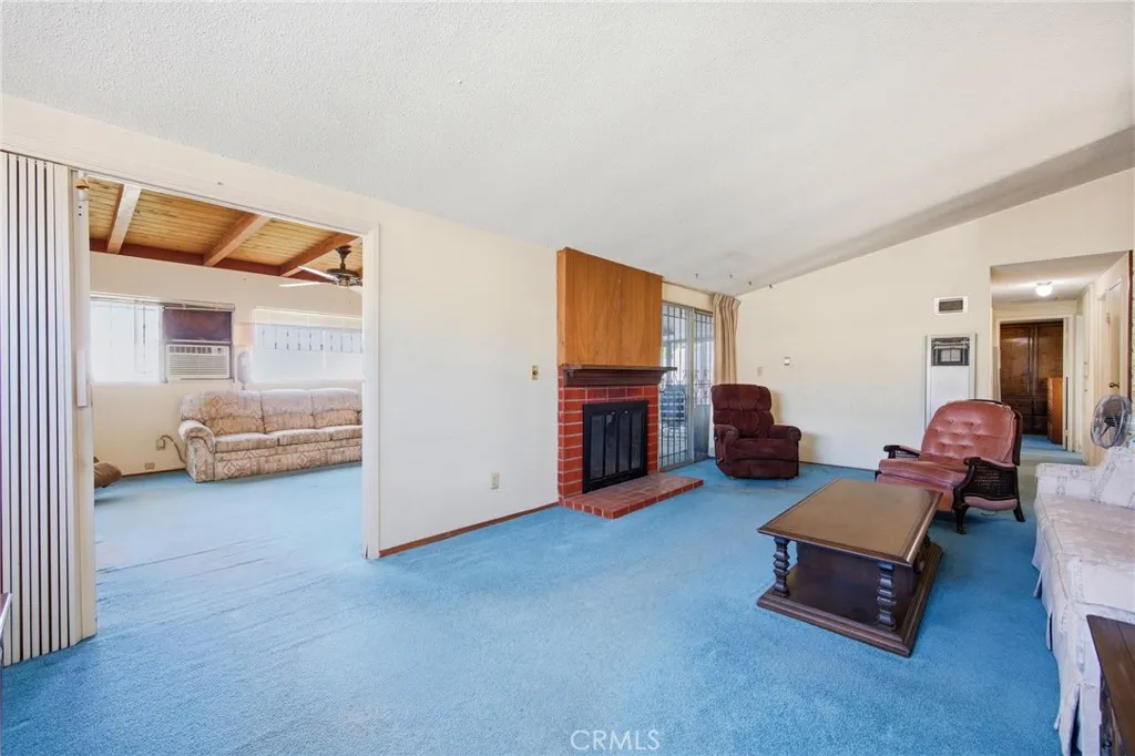 https://cdn.realtyfeed.com/cdn/127/306673010/90dc1a262944620cfbeb431aa9656f64.webp