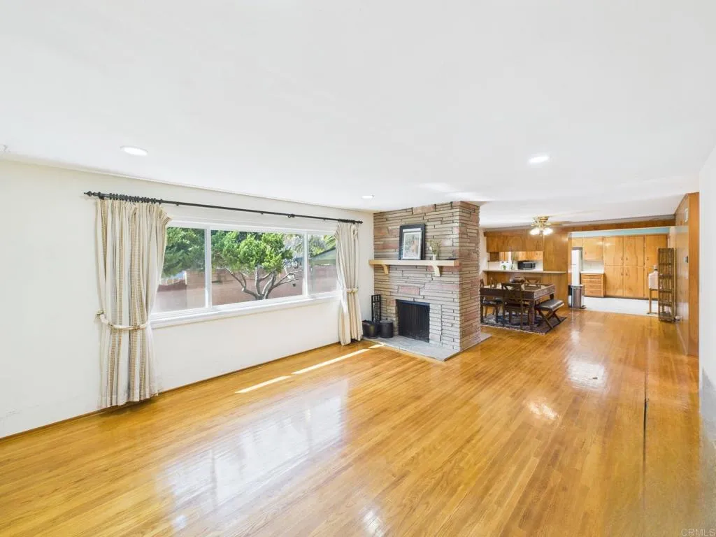 https://cdn.realtyfeed.com/cdn/127/306673050/8baeaa565d7e139ba30c17ecdd7f2653.webp