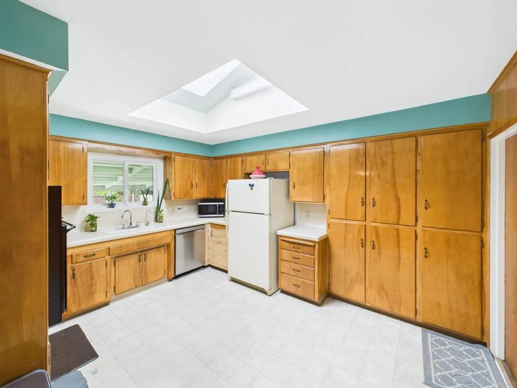 https://cdn.realtyfeed.com/cdn/127/306673050/ac8dd58431f4fd8c9d1461648d9c18d5.webp
