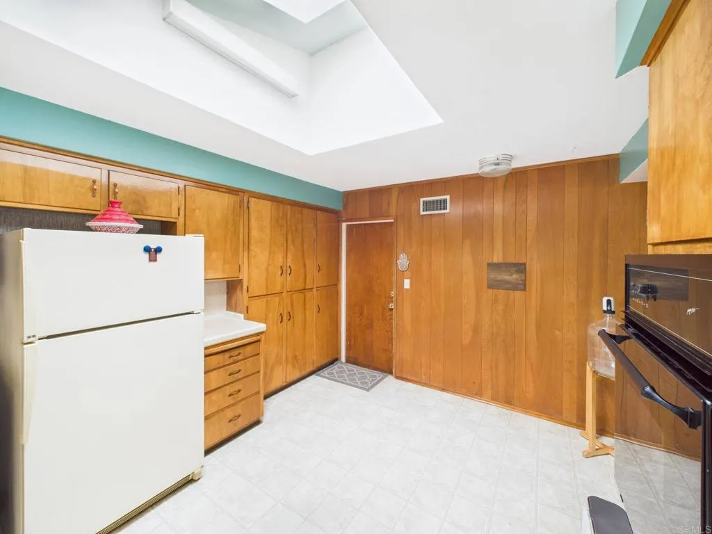 https://cdn.realtyfeed.com/cdn/127/306673050/b8db8e342d73308de818a85c5b1dee58.webp