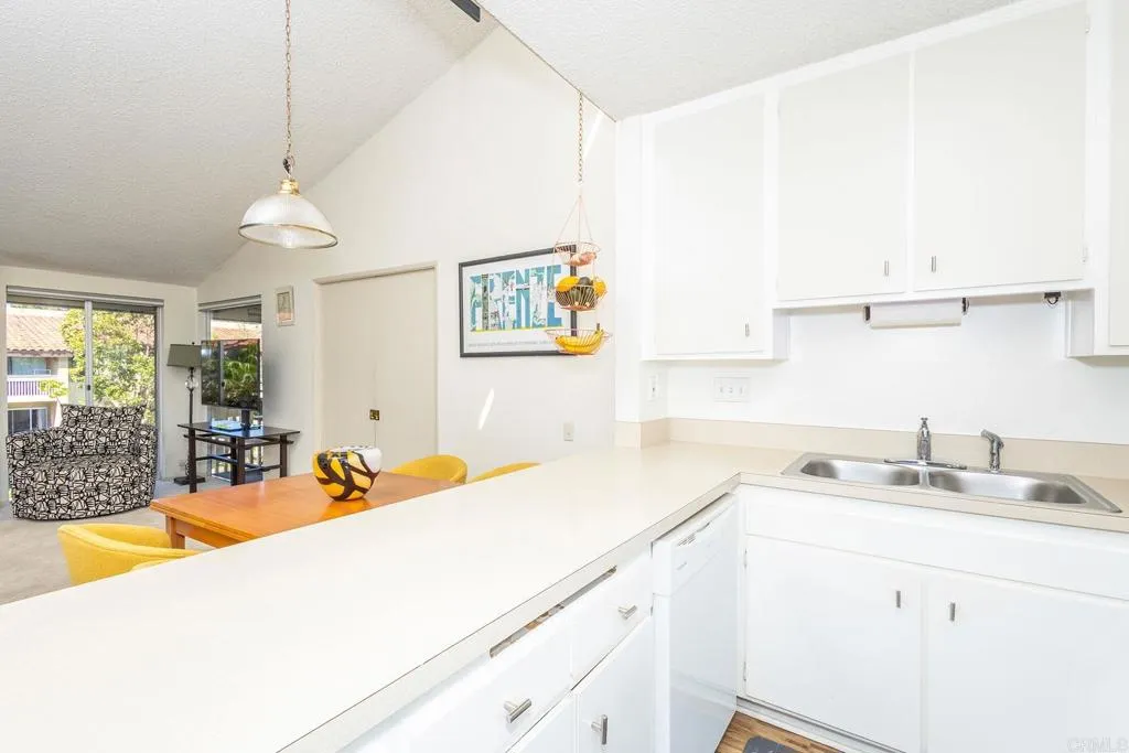 https://cdn.realtyfeed.com/cdn/127/306673115/1c274dcd21d3056d34a17ae9a7f385f5.webp