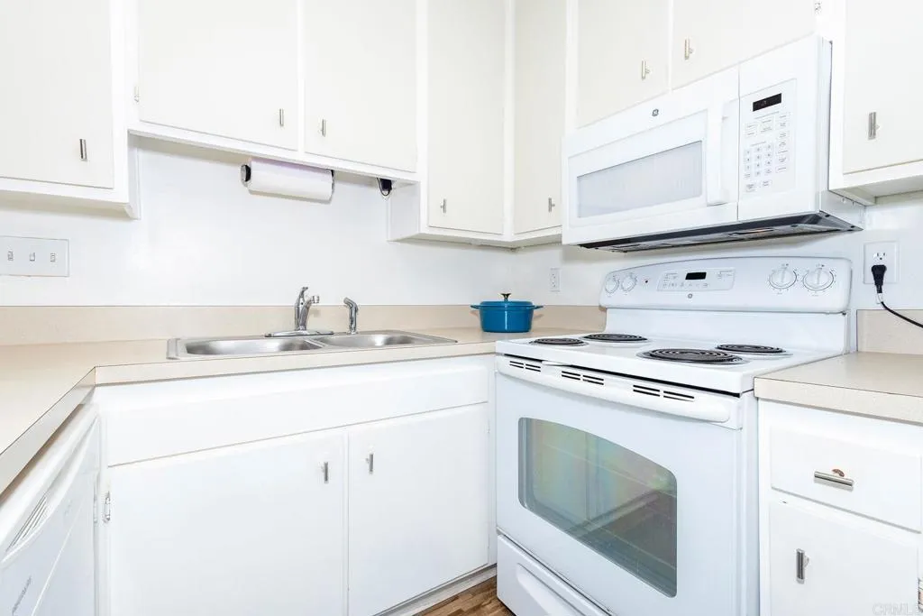 https://cdn.realtyfeed.com/cdn/127/306673115/e04d422dcace8031bfff2c59328fa674.webp