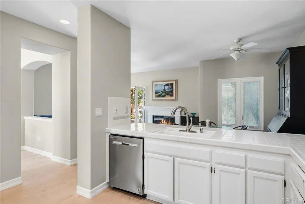 https://cdn.realtyfeed.com/cdn/127/306673233/98efcf0ae94481fe9a7808f4722c5280.webp
