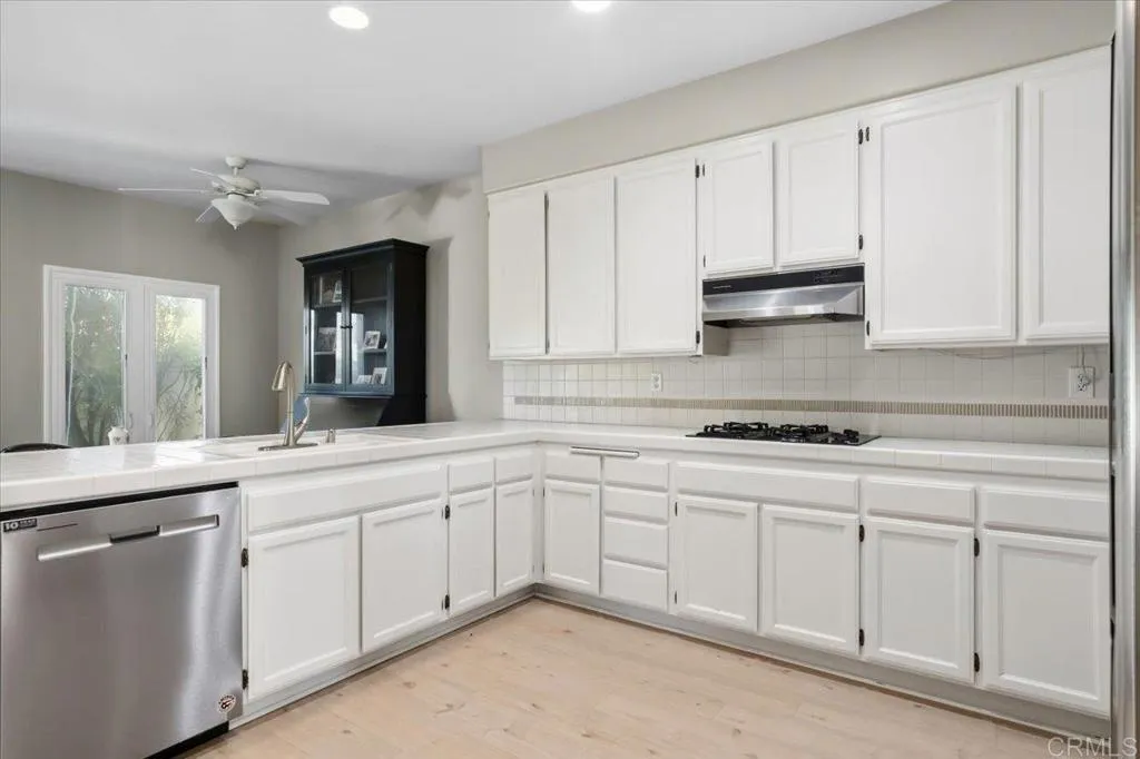 https://cdn.realtyfeed.com/cdn/127/306673233/b6b4bb070a530241f5af624cb57e0d7f.webp