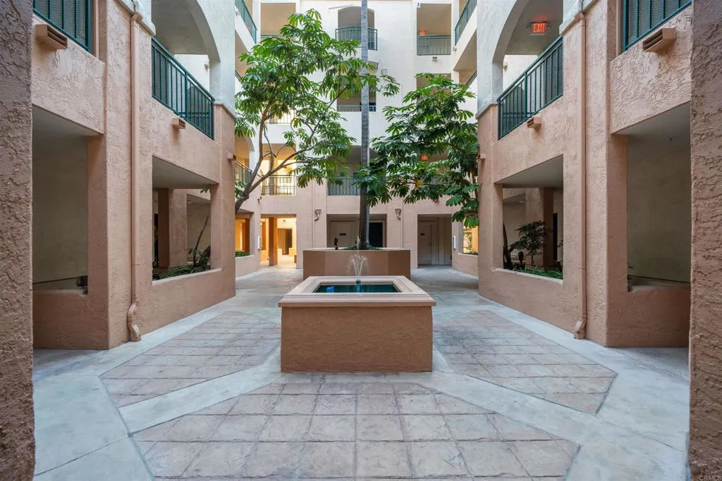 https://cdn.realtyfeed.com/cdn/127/306673250/3c6c4facae7ba23437674af09226ba97.webp