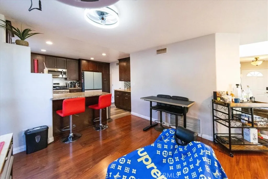 https://cdn.realtyfeed.com/cdn/127/306673295/ec2deab64d7e421865797418e7d95607.webp