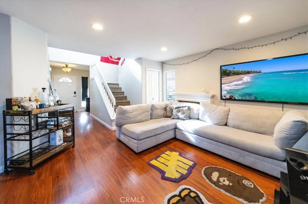 https://cdn.realtyfeed.com/cdn/127/306673295/f64a051bc8b617c314887ae75a96a1a4.webp