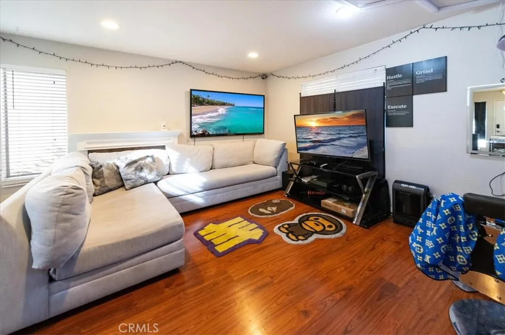 https://cdn.realtyfeed.com/cdn/127/306673295/fb68eaaec99631f56881ace1d83ebea8.webp