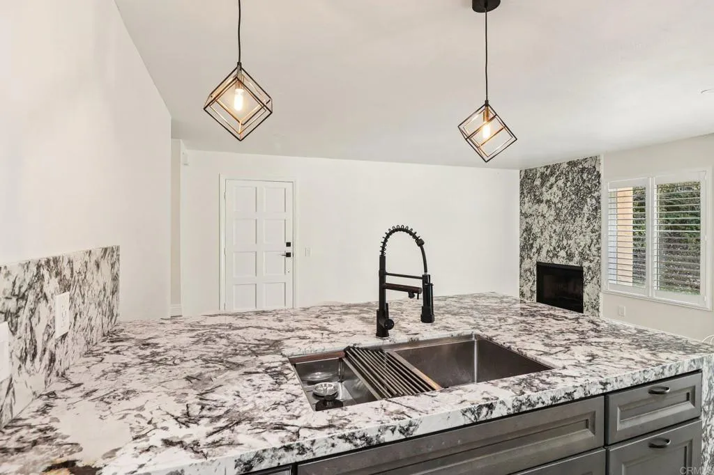 https://cdn.realtyfeed.com/cdn/127/306673302/467a7d9f199afed68d518793420b9fc4.webp