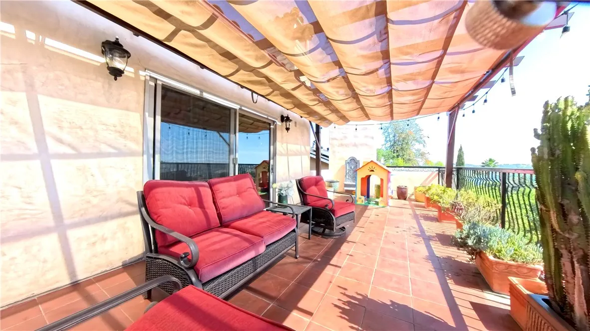633 Sunnyhill Drive, Los Angeles, CA, 90065