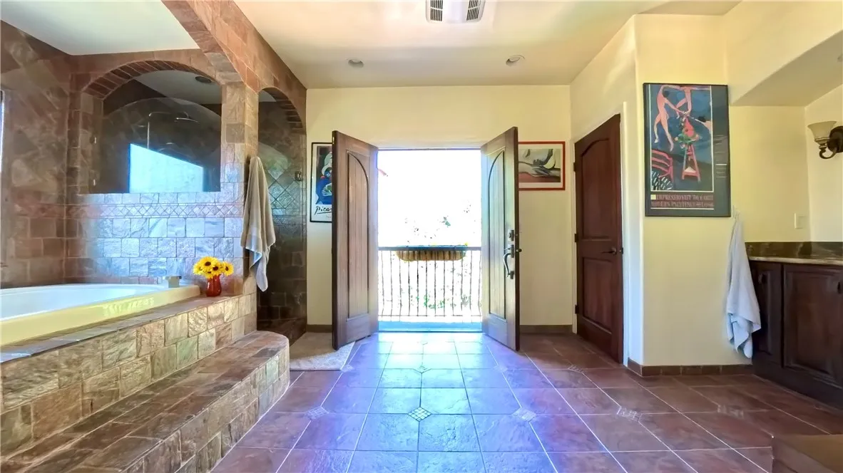 633 Sunnyhill Drive, Los Angeles, CA, 90065