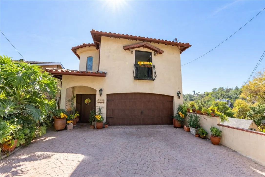 633 Sunnyhill Drive, Los Angeles, CA, 90065