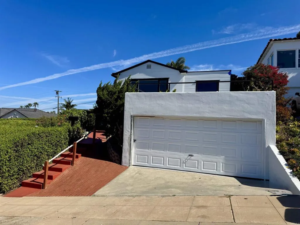 https://cdn.realtyfeed.com/cdn/127/306673562/1a4782fb065cc09ccd8afa159cc5acb1.webp