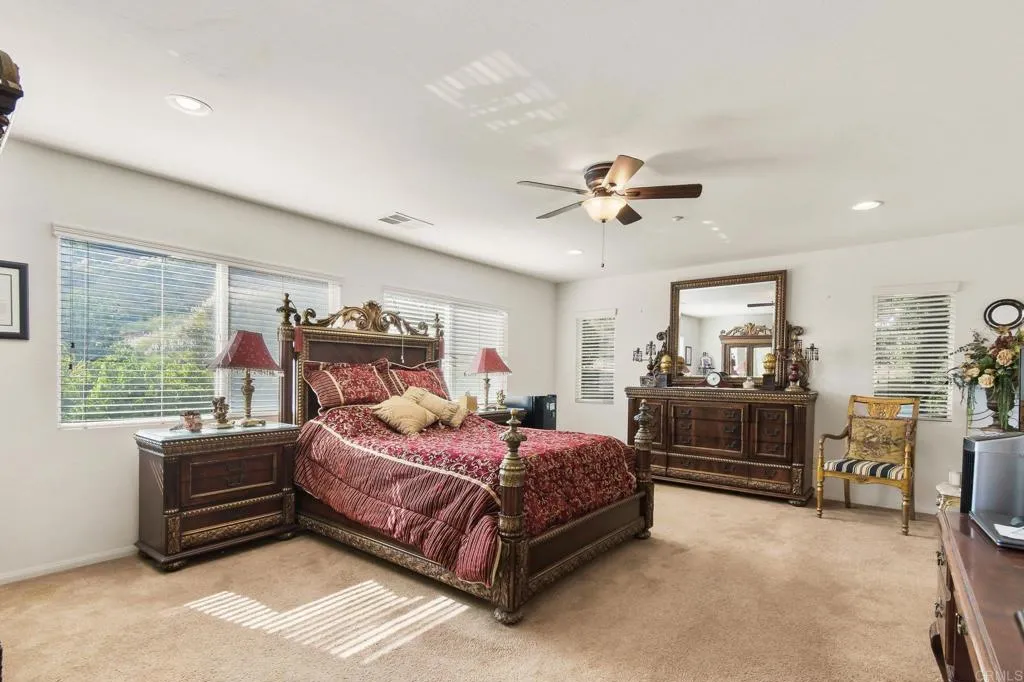https://cdn.realtyfeed.com/cdn/127/306673666/92803fae1ca5808fee023979f016408e.webp