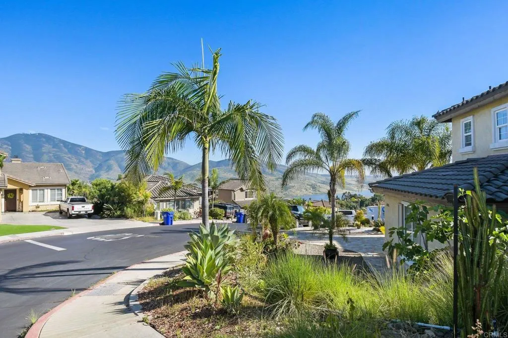 https://cdn.realtyfeed.com/cdn/127/306673666/ff6f4bda0b864a63312841d8ca792a66.webp