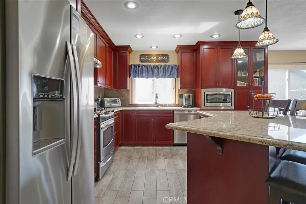 https://cdn.realtyfeed.com/cdn/127/306673668/eeecee34bb8239fb15142aff61938a32.webp