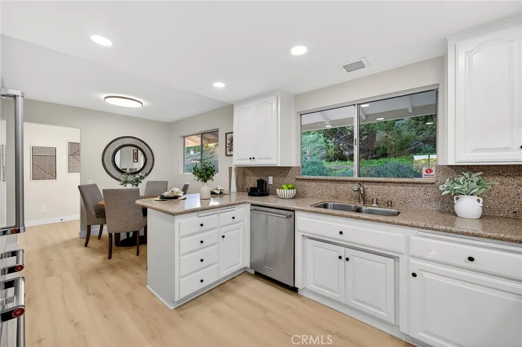 https://cdn.realtyfeed.com/cdn/127/306673670/6c8b28f8236d67ace5c0c6c7544d1e0b.webp