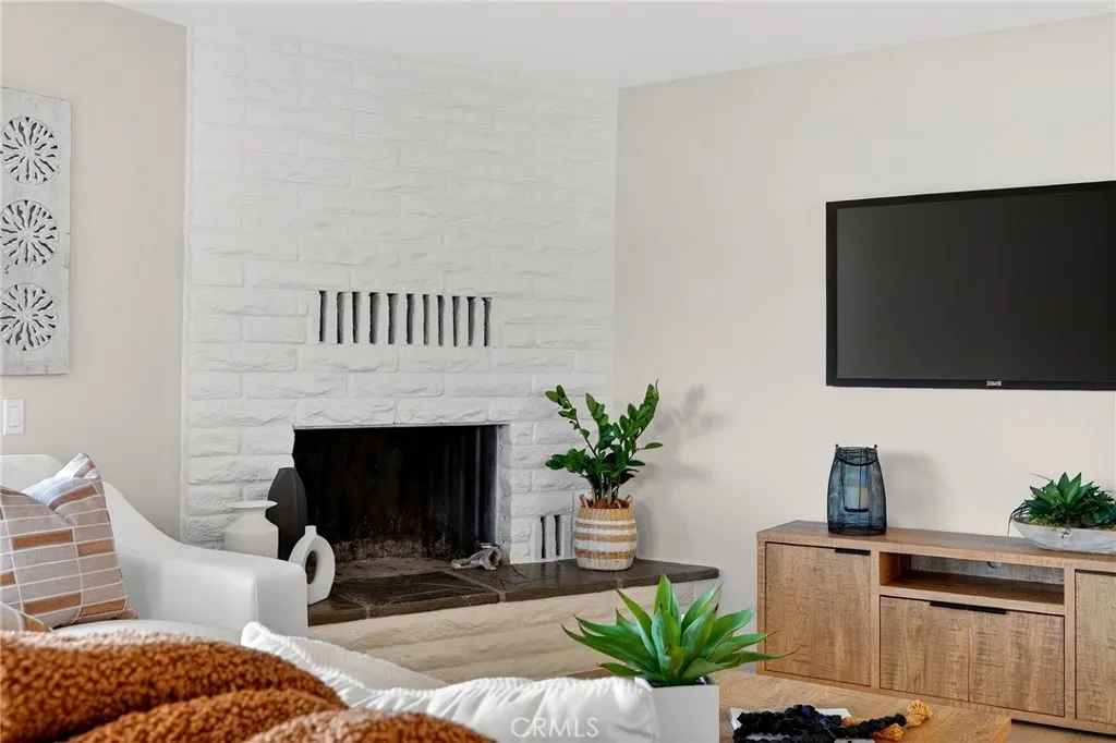 https://cdn.realtyfeed.com/cdn/127/306673670/be93de0c663eb29562268787d4c26e19.webp