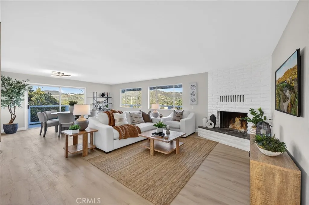 https://cdn.realtyfeed.com/cdn/127/306673670/f47bb8748d7d3952a9bb5882f7489938.webp