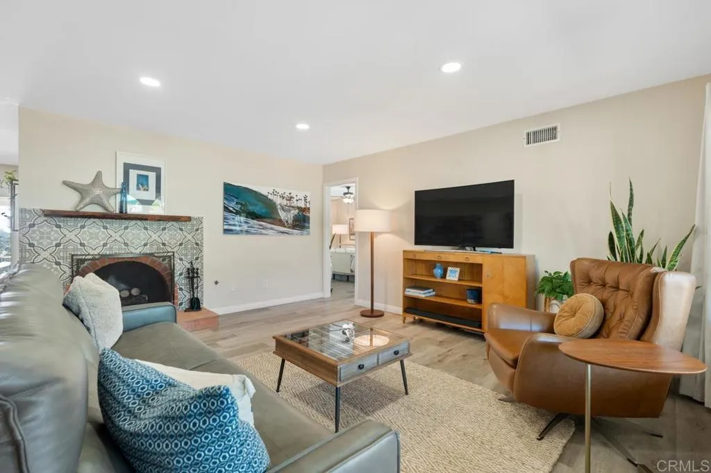 https://cdn.realtyfeed.com/cdn/127/306673671/fa6c7b1c27cbec1b52012f822f0a1909.webp