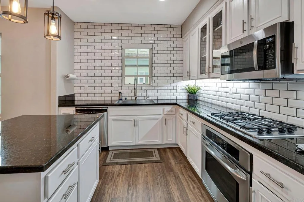 https://cdn.realtyfeed.com/cdn/127/306673686/8ccd8c8866dad7fad0b127c3c76d7078.webp